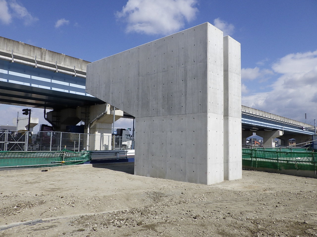 大和御所道路橿原高田ＩＣランプ橋（ＤＰ７）下部工事
