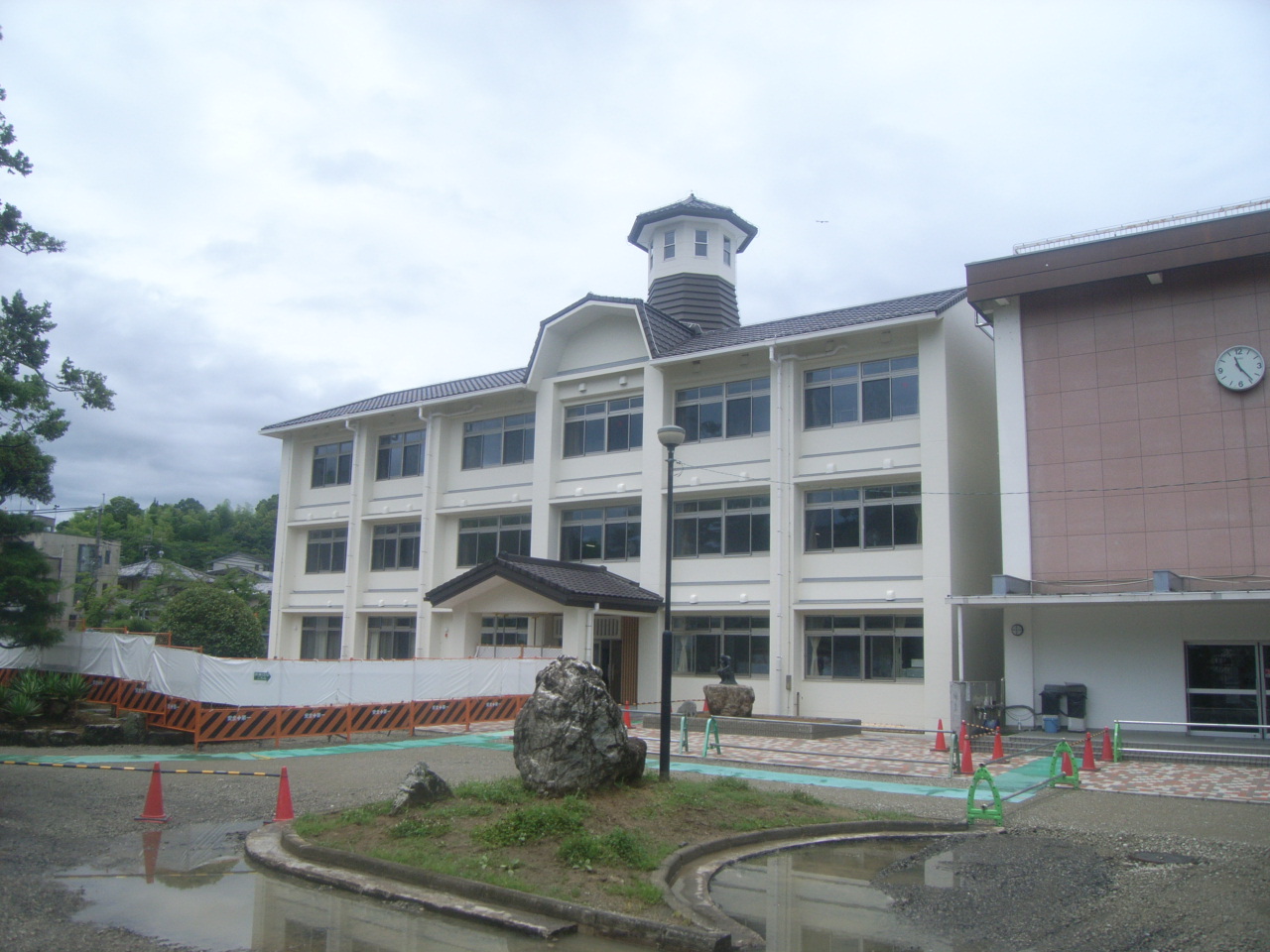 「大宇陀高校管理特別教室棟外4棟改築工事」(建築工事)
