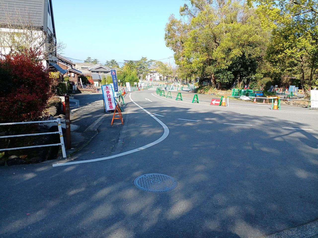 三輪山線　南側側道工事（無電柱化（都づくり））