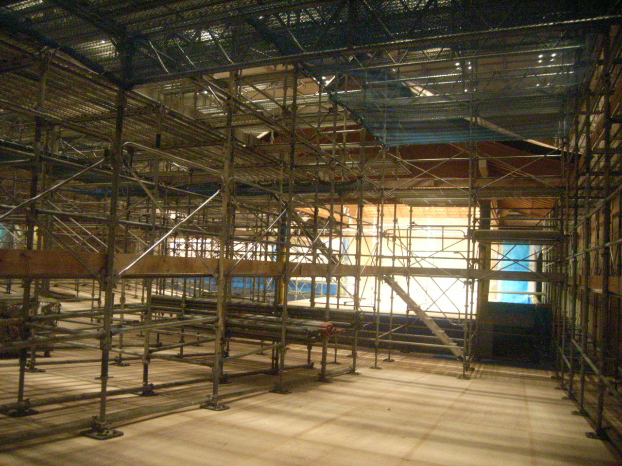 奈良春日野国際ﾌｫｰﾗﾑ本館特定天井改修工事