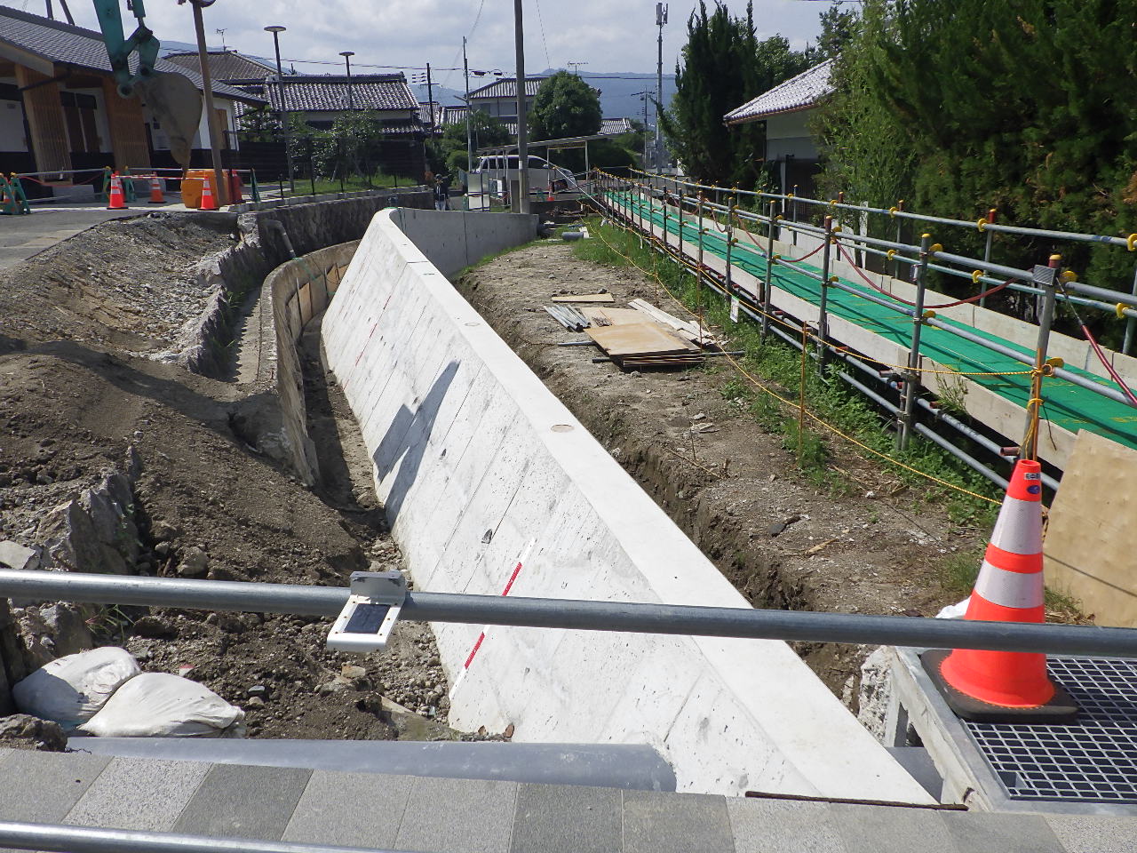 三輪山線　南側側道工事（無電柱化（都づくり））