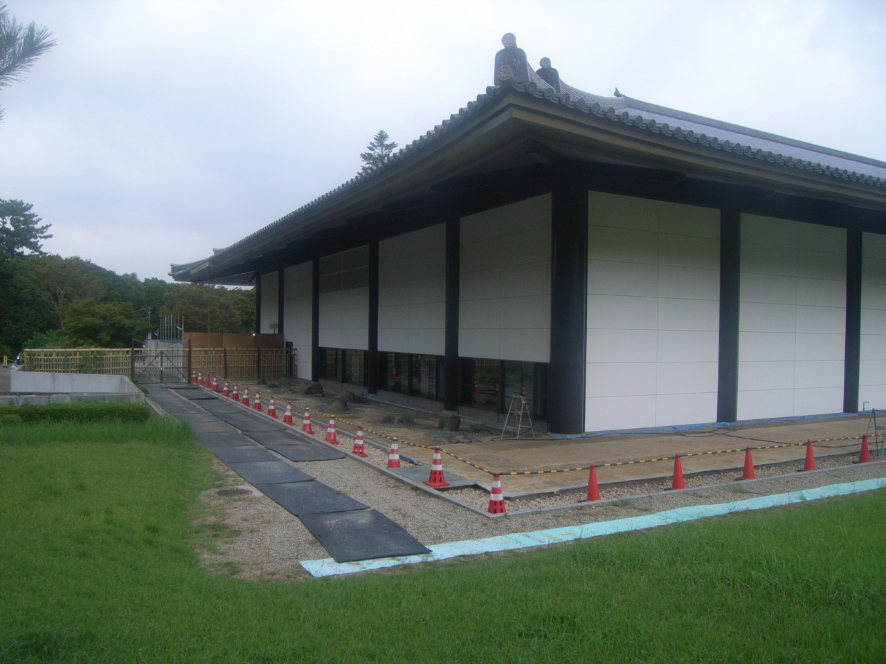 奈良春日野国際ﾌｫｰﾗﾑ本館特定天井改修工事