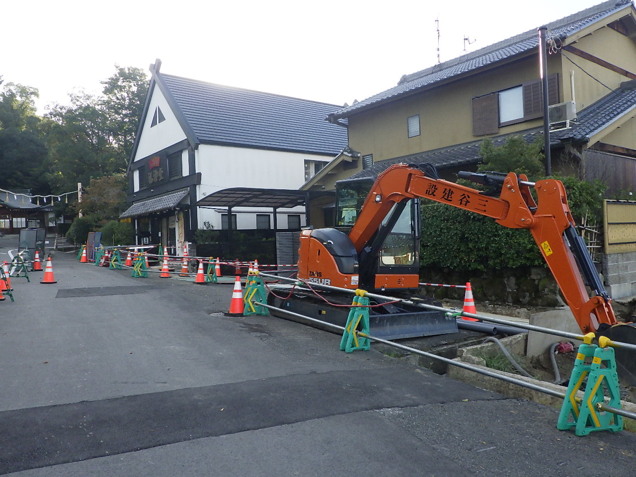 三輪山線　南側側道工事（無電柱化（都づくり））