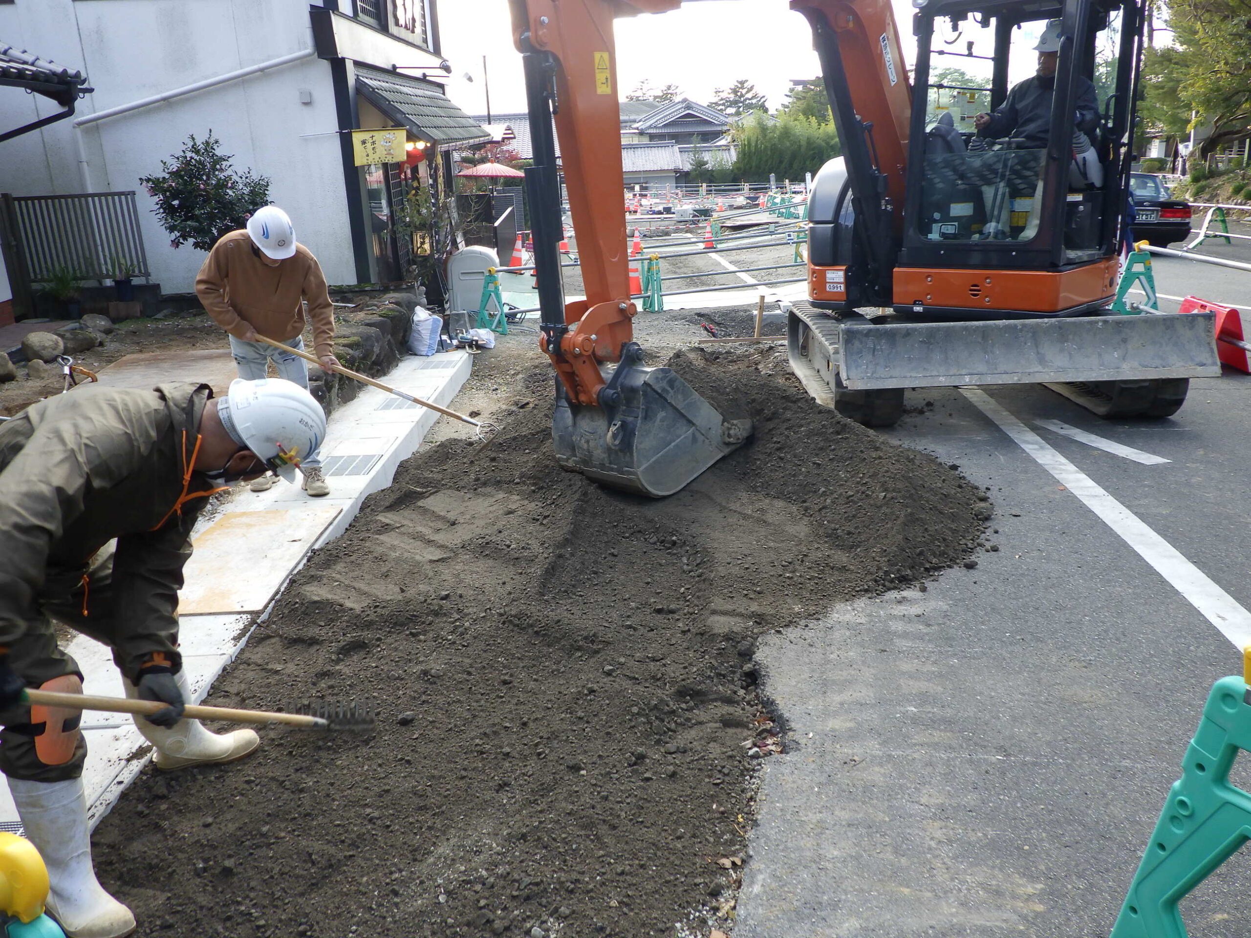 三輪山線　南側側道工事（無電柱化（都づくり））