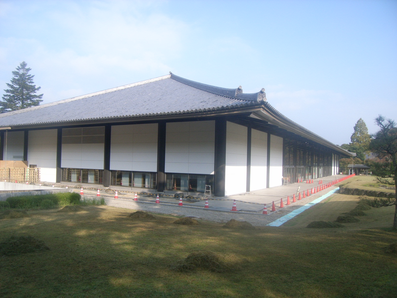 奈良春日野国際ﾌｫｰﾗﾑ本館特定天井改修工事