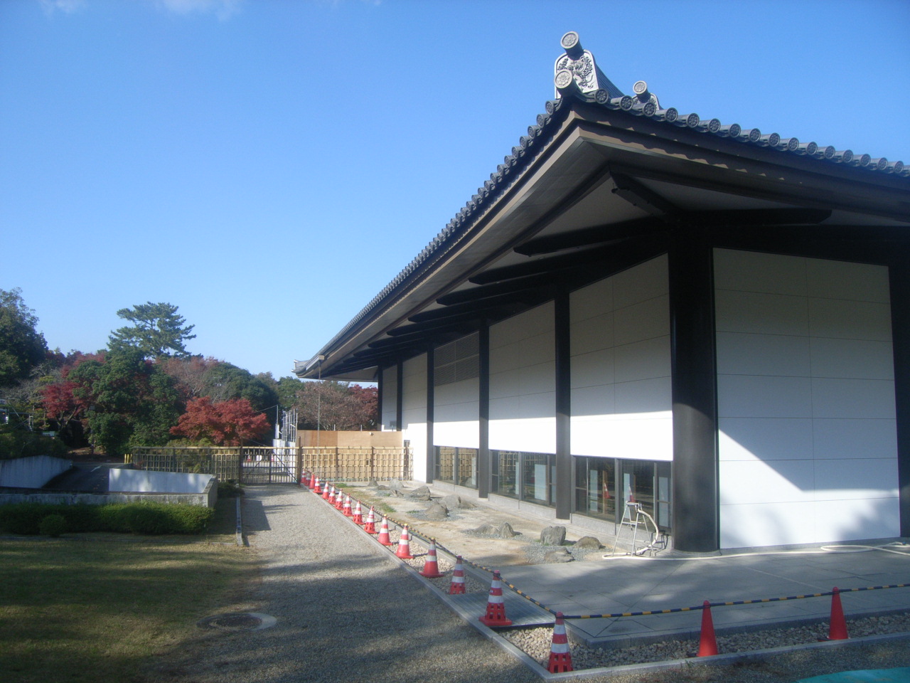 奈良春日野国際ﾌｫｰﾗﾑ本館特定天井改修工事