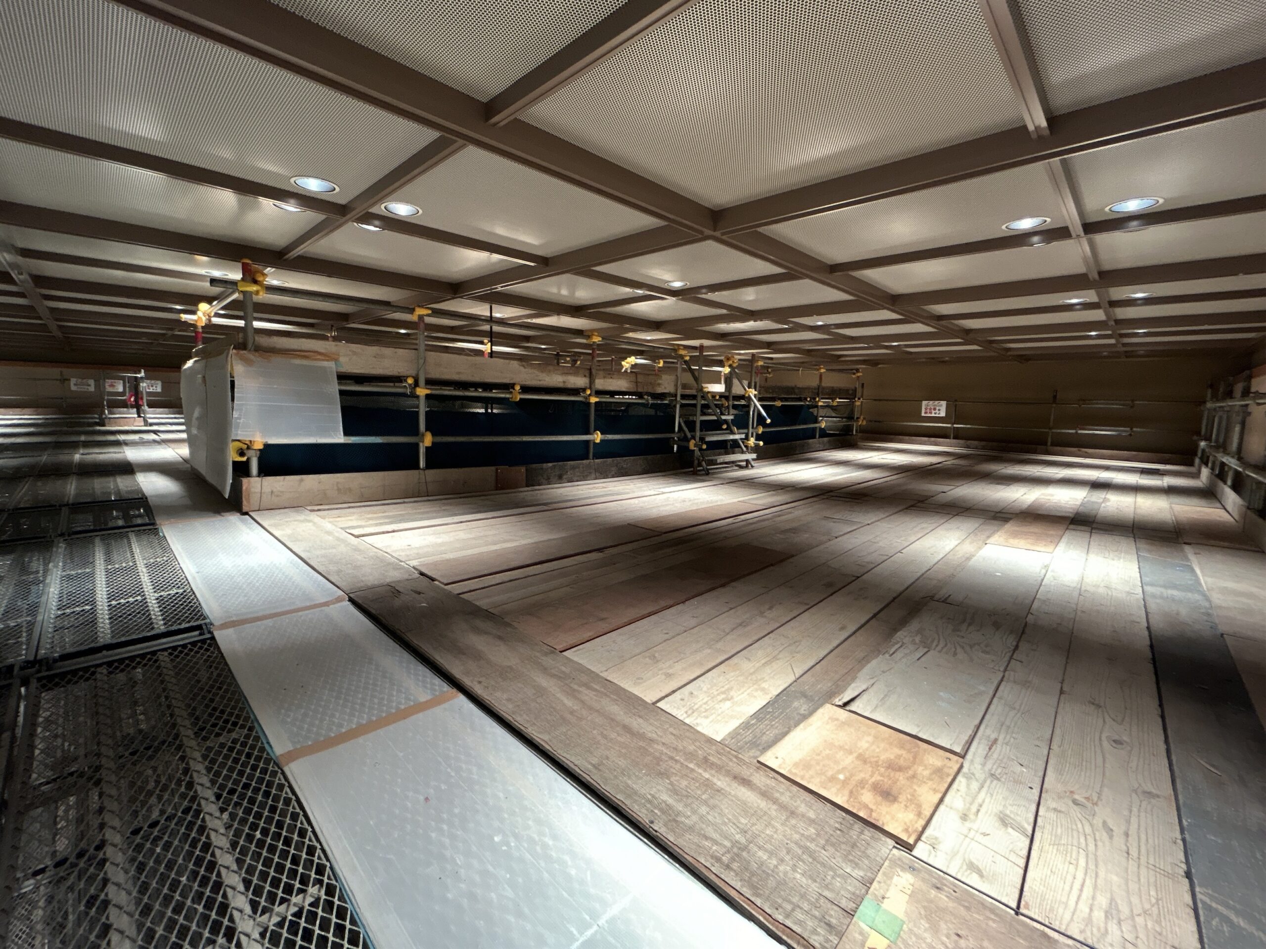 奈良春日野国際ﾌｫｰﾗﾑ本館特定天井改修工事