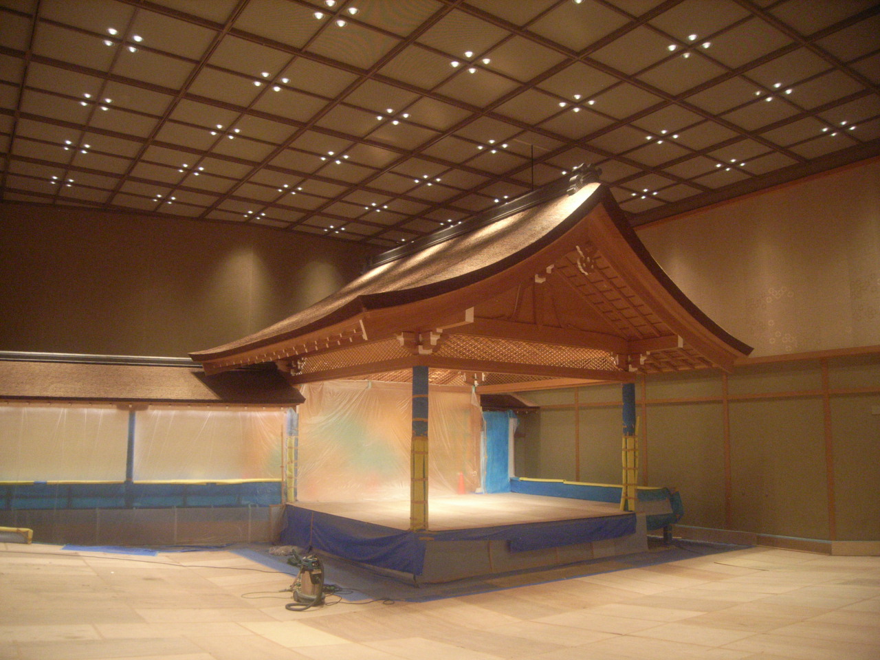 奈良春日野国際ﾌｫｰﾗﾑ本館特定天井改修工事