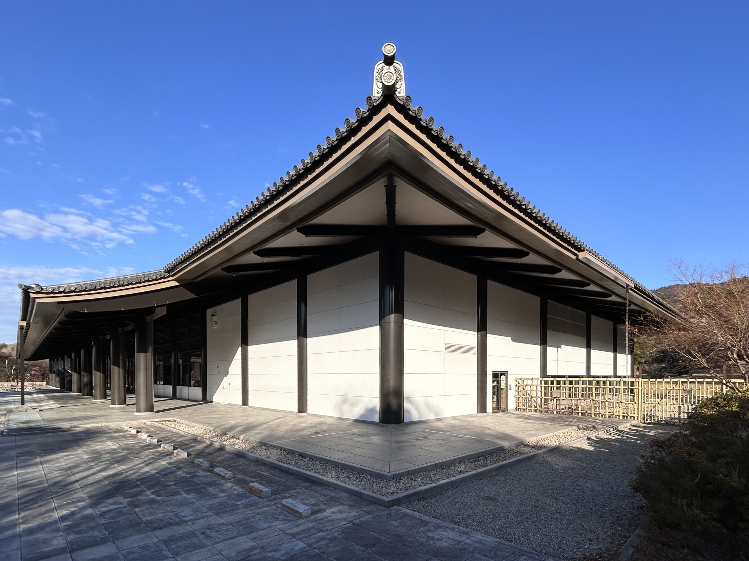 奈良春日野国際ﾌｫｰﾗﾑ本館特定天井改修工事