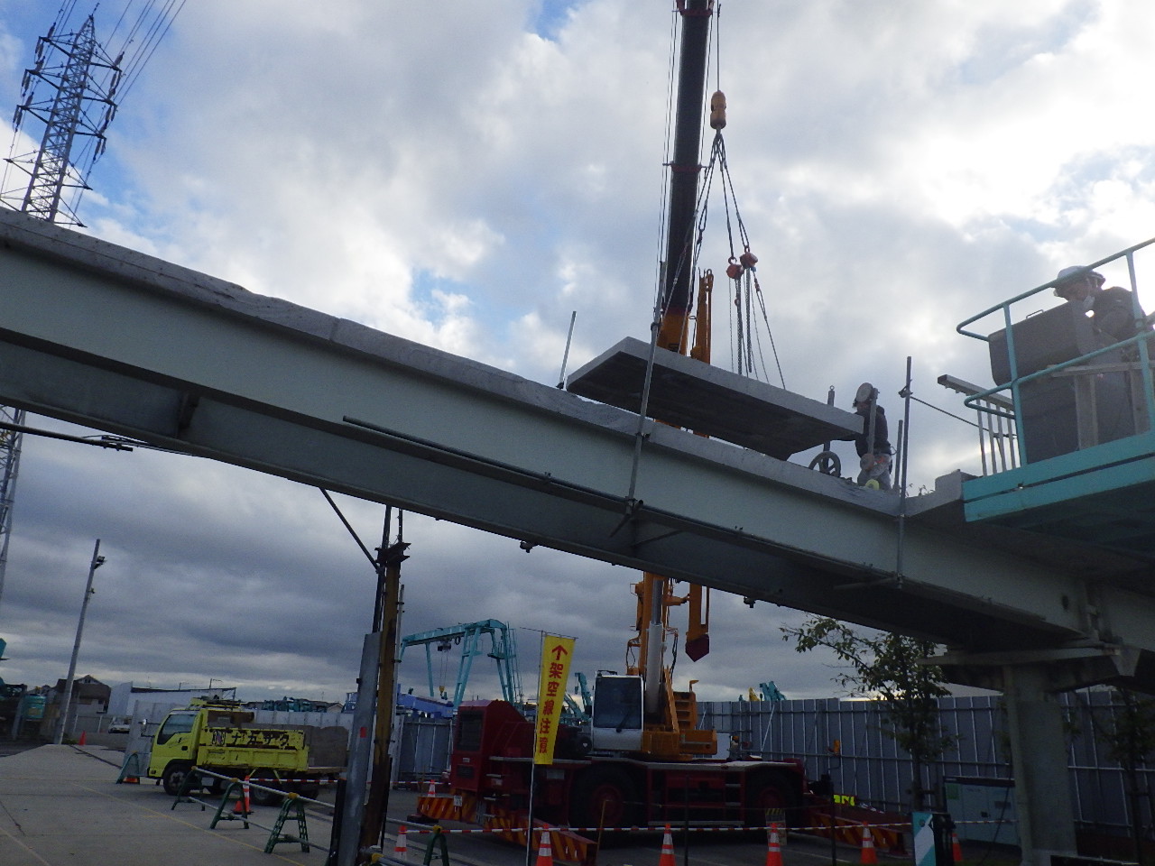 大和北道路下三橋西地区跨道橋下部他工事