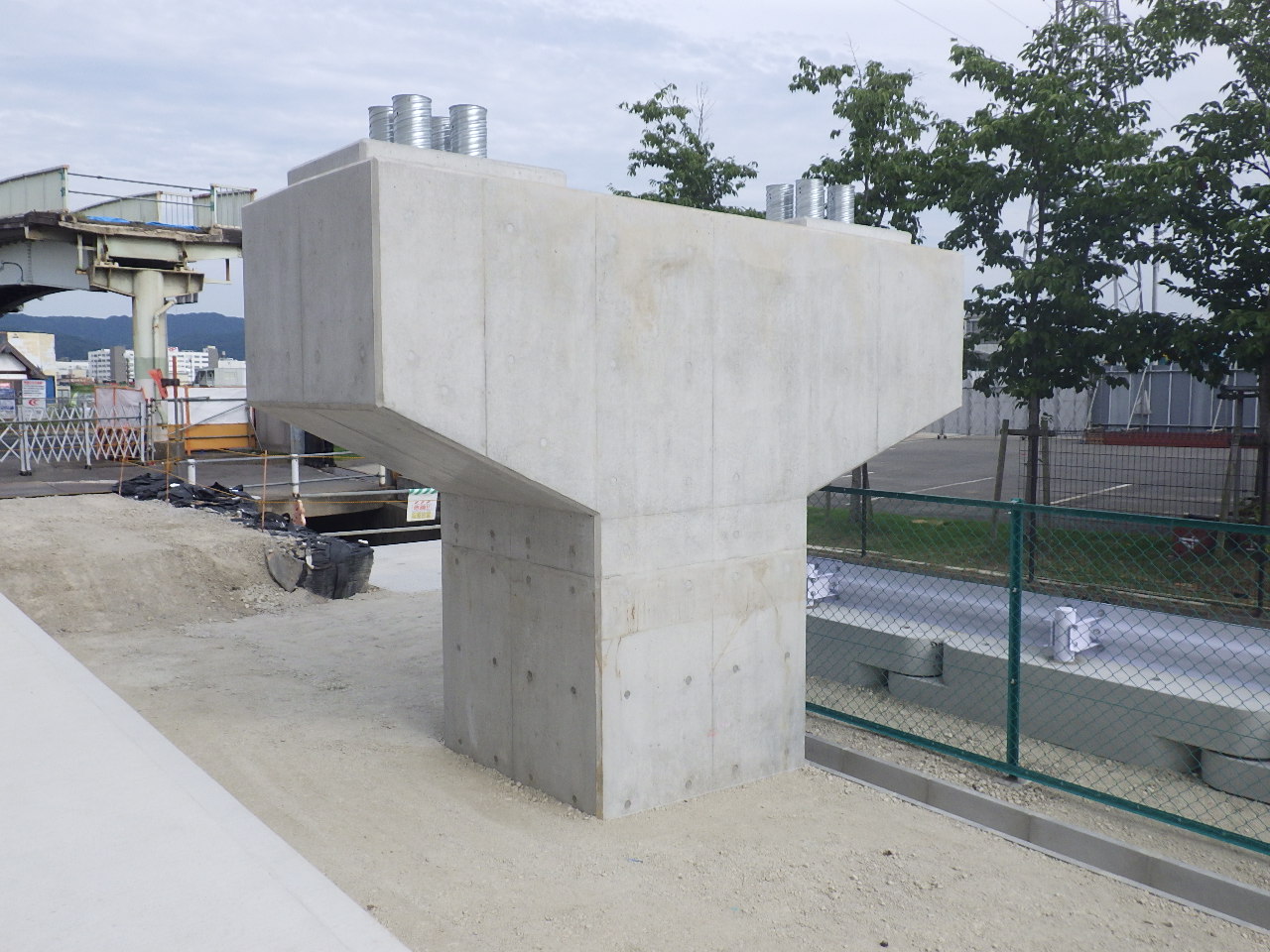 大和北道路下三橋西地区跨道橋下部他工事